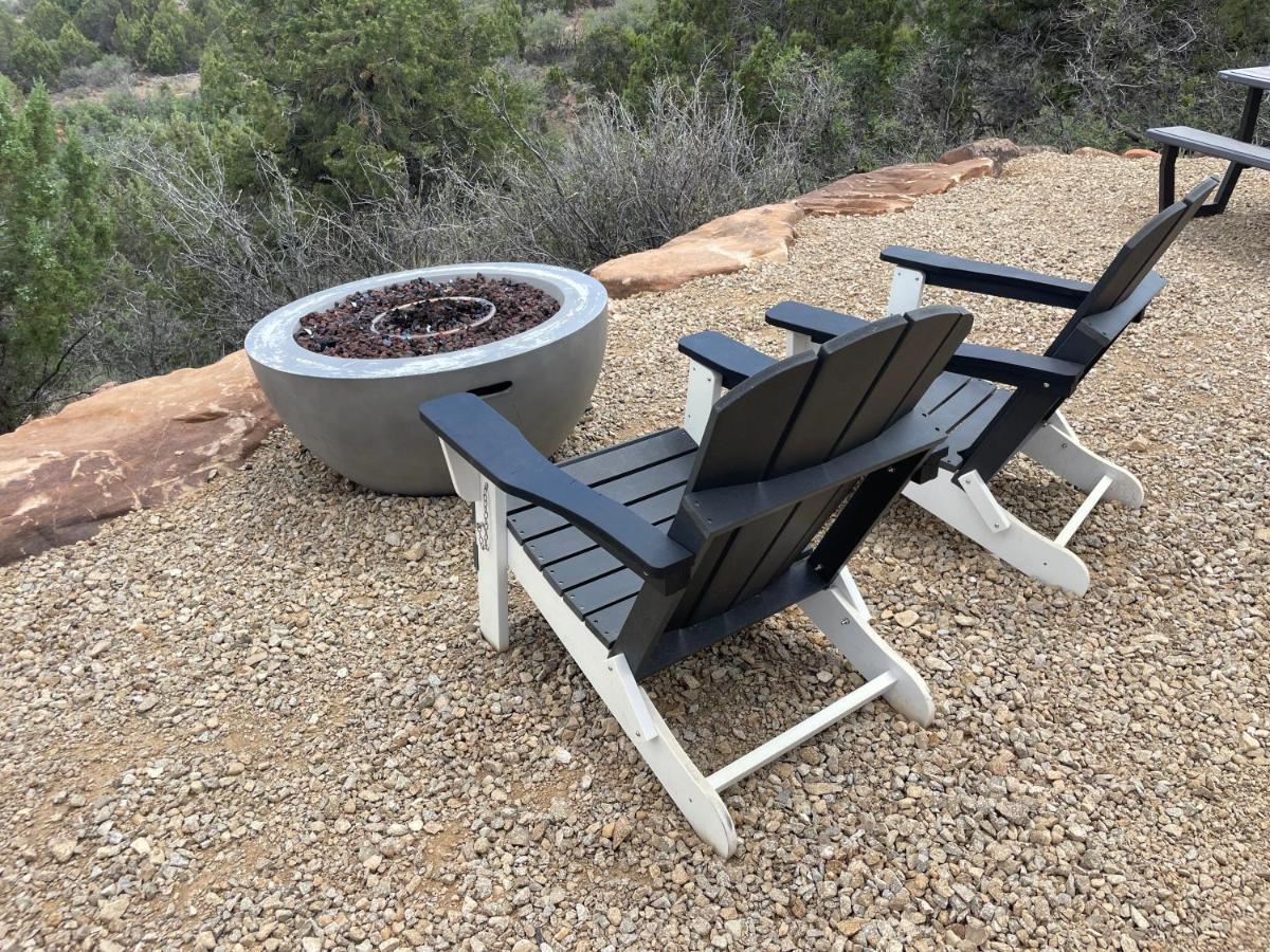 מונטיצ'לו Canyon Rim Domes - A Luxury Glamping Experience!! מראה חיצוני תמונה