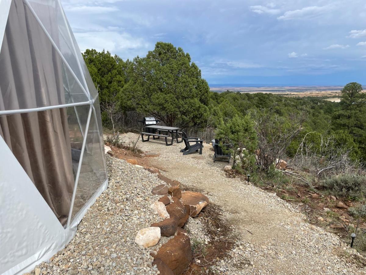 מונטיצ'לו Canyon Rim Domes - A Luxury Glamping Experience!! מראה חיצוני תמונה