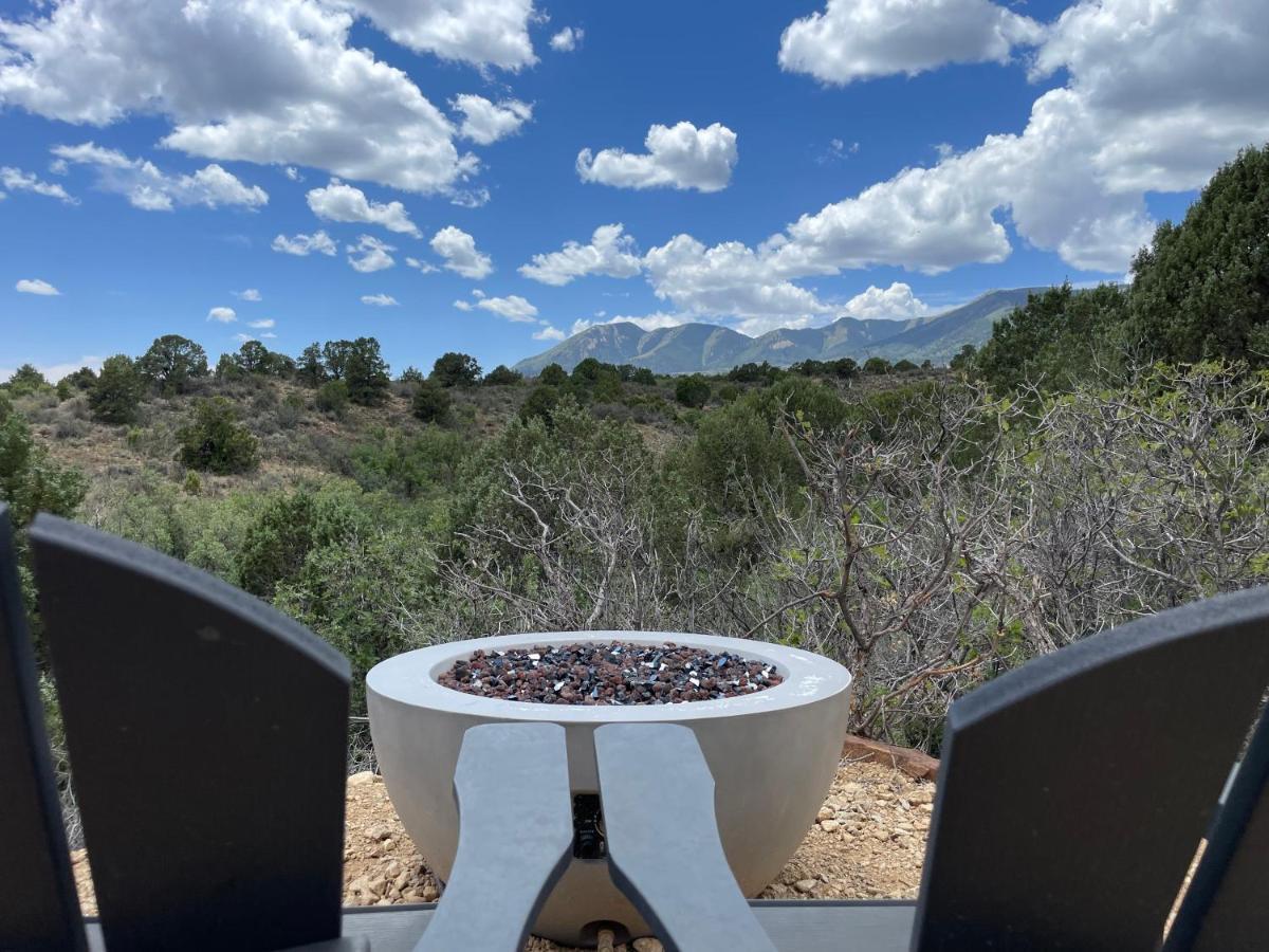 מונטיצ'לו Canyon Rim Domes - A Luxury Glamping Experience!! מראה חיצוני תמונה