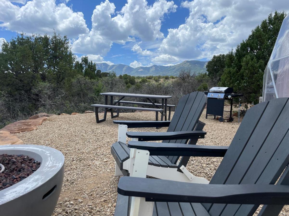 מונטיצ'לו Canyon Rim Domes - A Luxury Glamping Experience!! מראה חיצוני תמונה
